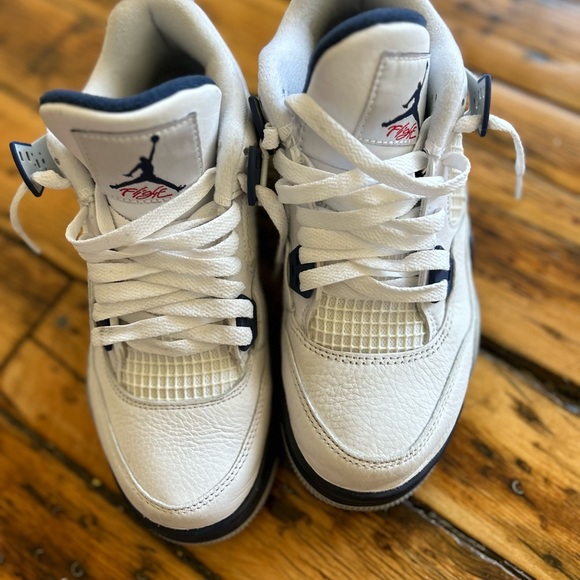 Size 5.5 Air Jordan 4 Retros, Amazing condition, Box, Barely worn. - Picture 3 of 8
